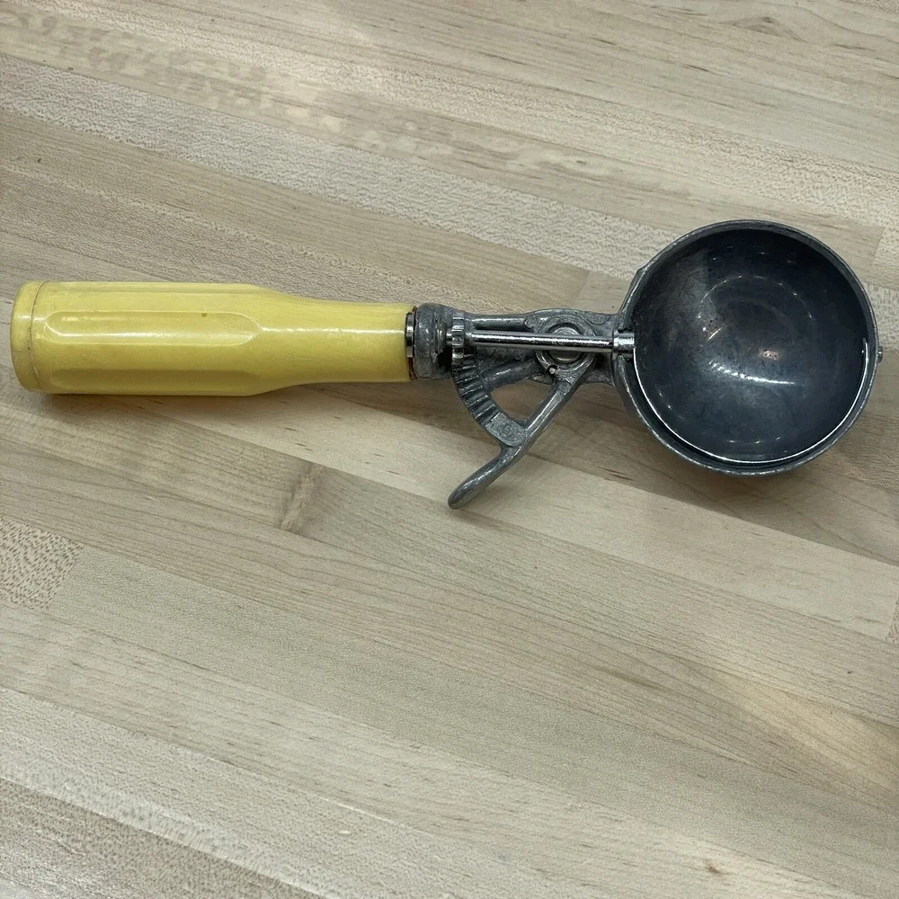 Vtg Ice Cream Scoop‎ Vintage Progressus Italy Yellow Handle Parlor Serving Heavy